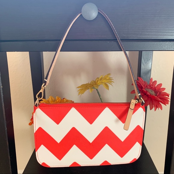 SOLD❤️💕 🎉Host Pick!🎉Kate Spade Chevron Wristlet - Picture 4 of 8